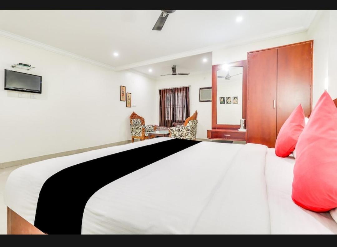 Hotel Balini Мадурай Екстериор снимка